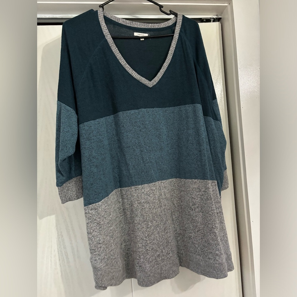 Maurice’s size 3X sweater.